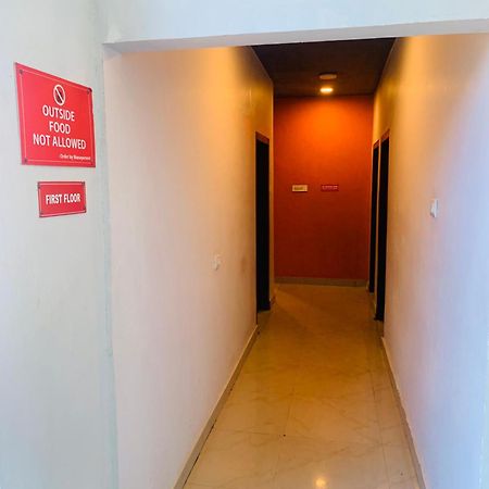 Hotel Aditya Palace 구와하티 외부 사진