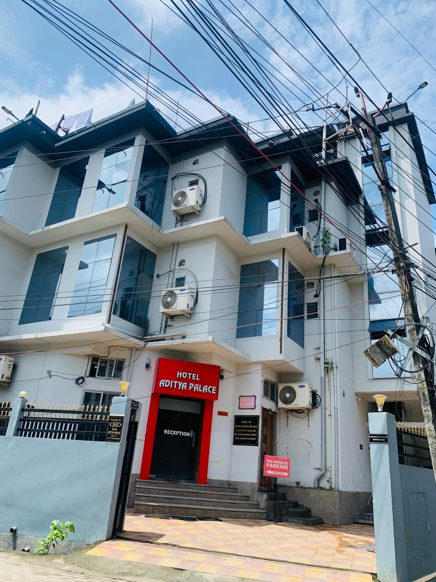 Hotel Aditya Palace 구와하티 외부 사진