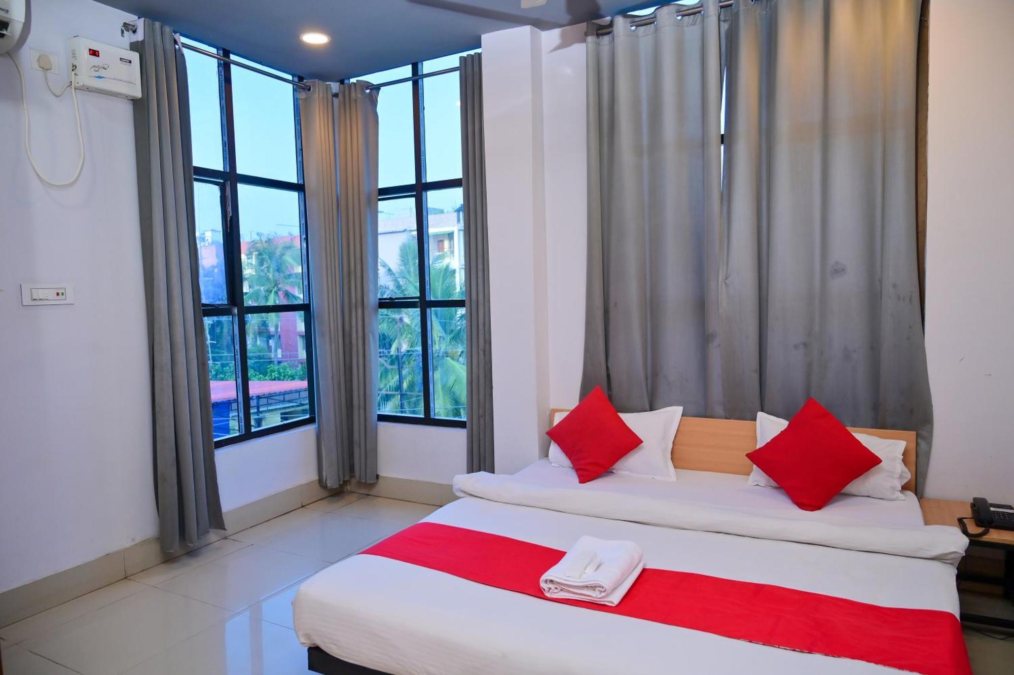 Hotel Aditya Palace 구와하티 외부 사진