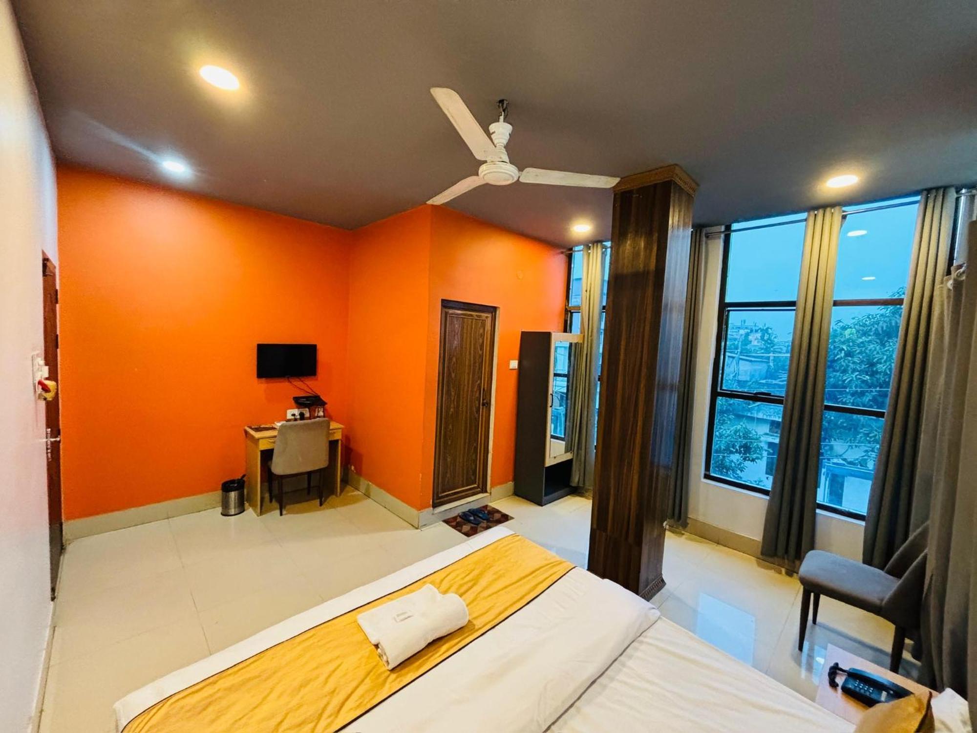 Hotel Aditya Palace 구와하티 외부 사진