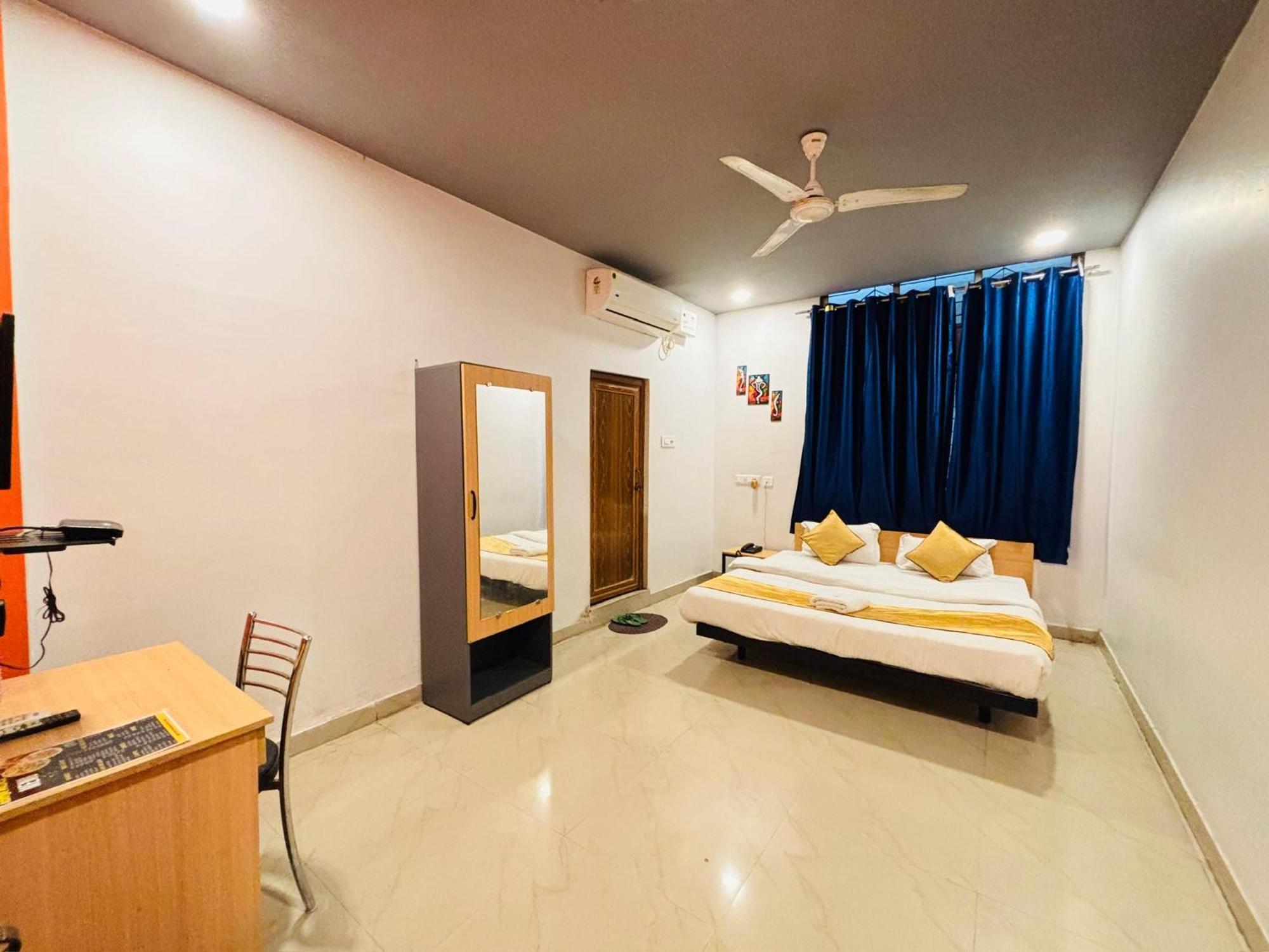 Hotel Aditya Palace 구와하티 외부 사진