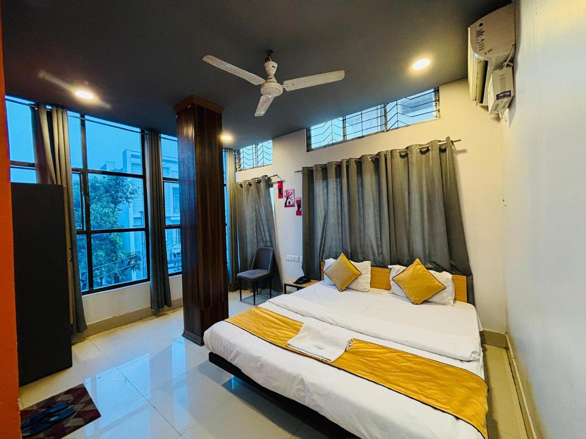 Hotel Aditya Palace 구와하티 외부 사진
