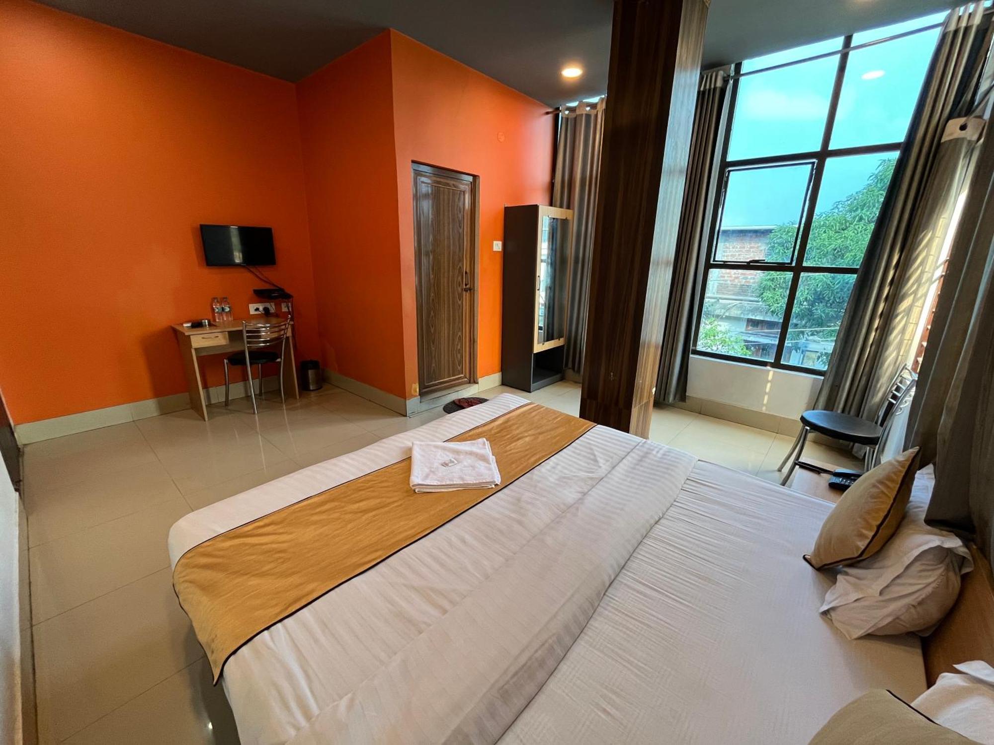 Hotel Aditya Palace 구와하티 외부 사진