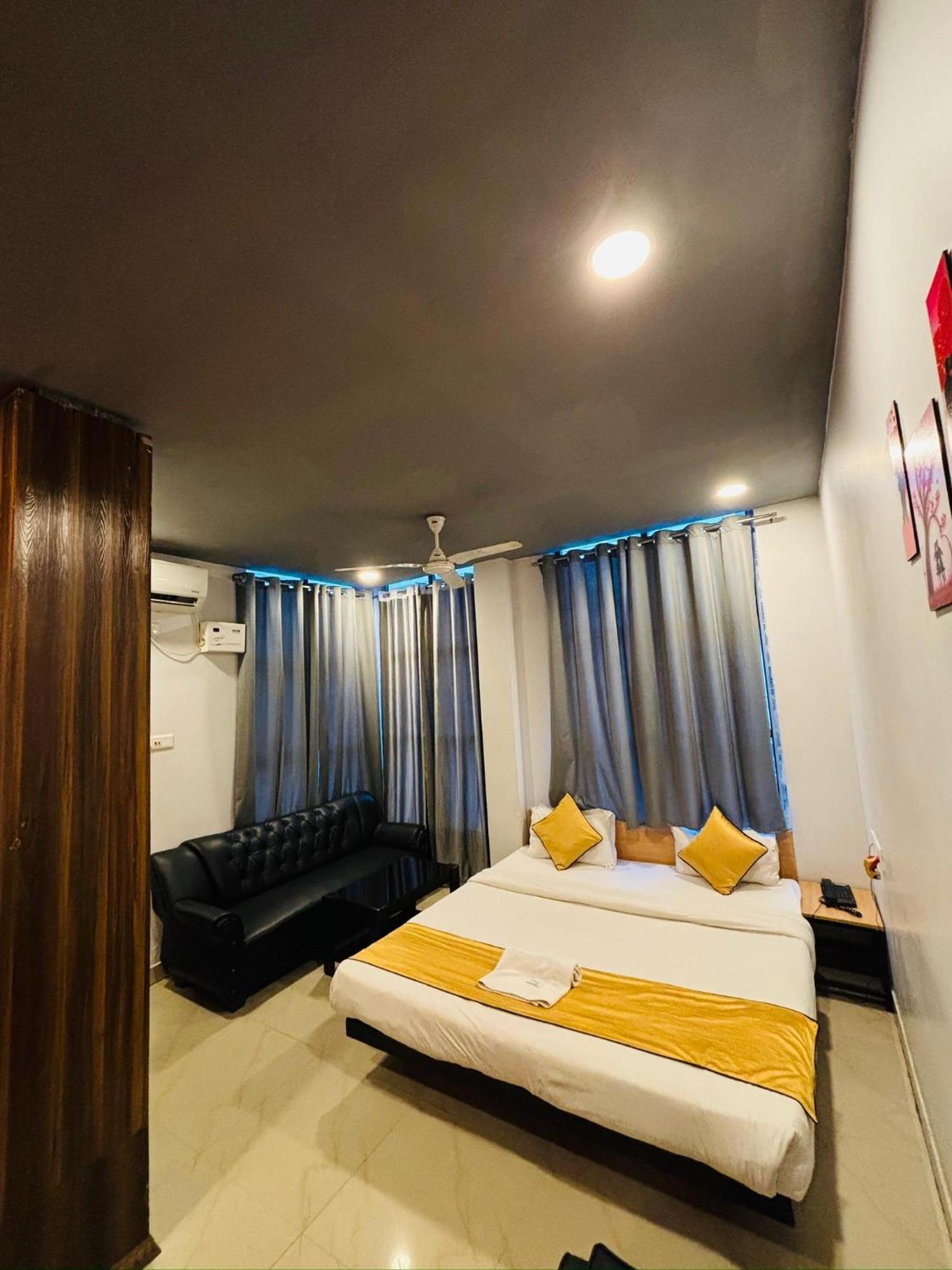 Hotel Aditya Palace 구와하티 외부 사진