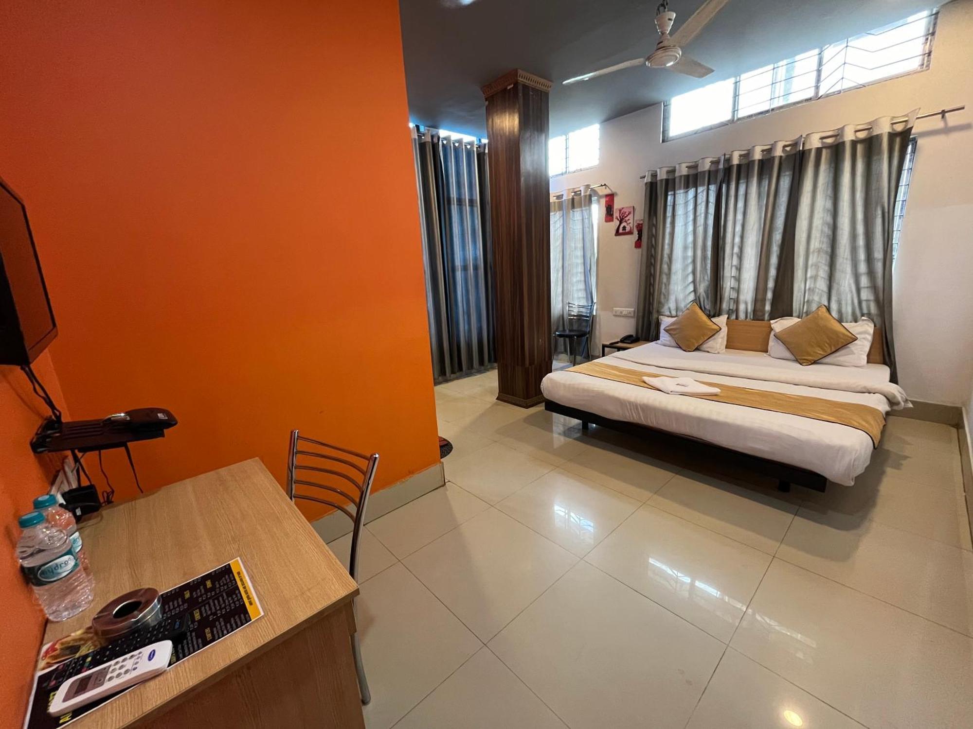 Hotel Aditya Palace 구와하티 외부 사진